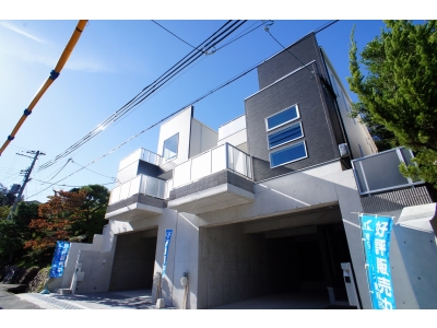 落ち着いた色合いのおしゃれな外観です