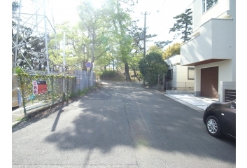 前面道路　広々約8ｍ