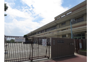 千里第三小学校　約870ｍ