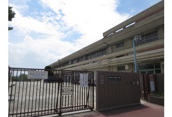 千里第三小学校　約870ｍ