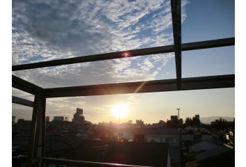 バルコニーからはきれいな夕日が見えます