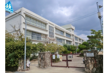 天神川小学校　約410ｍ