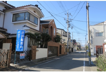 前面道路もすっきり広々！