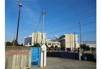 西小学校 約1000m