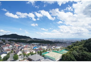 大阪平野まで一望の眺望あり！