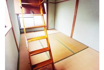 2階東側和室_3階へのはしごは収納可能！