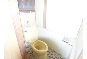 トイレ_倉庫なのにトイレあり！