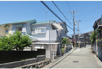 前面道路も広々です♪