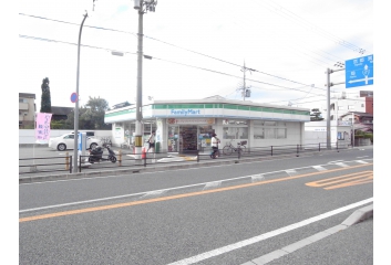 ファミリーマート池田住吉一丁目店　約400ｍ