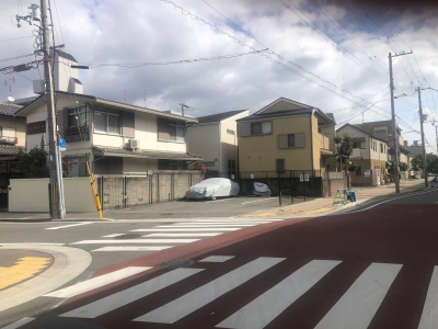 現況は駐車場！間口広々、前面道路ゆったり！