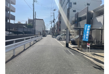 道路幅6ｍで広々しています。