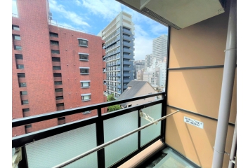 バルコニーからの眺望。南向きで洗濯物よく乾きます♪