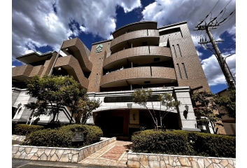 建物外観　鉄筋コンクリート造5階建