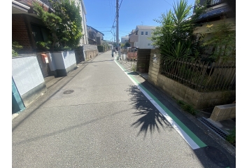 東側公道幅員約4.1ｍに5.5ｍ接面