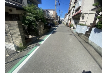 東側公道幅員約4.1ｍに5.5ｍ接面