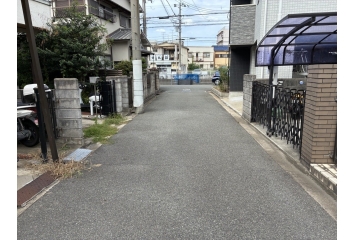 前面道路含む外観