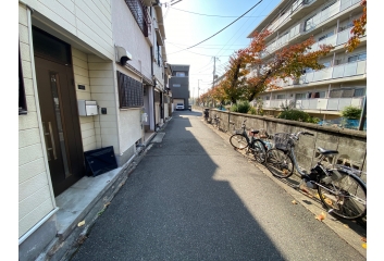 前面道路含む外観