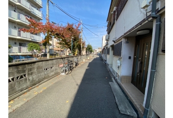 前面道路含む外観